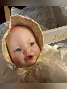 ESTATE FIND VINTAGE ASHTON DRAKE LISA PORCELAIN DOLL WITH BOX & CERTIFICATE